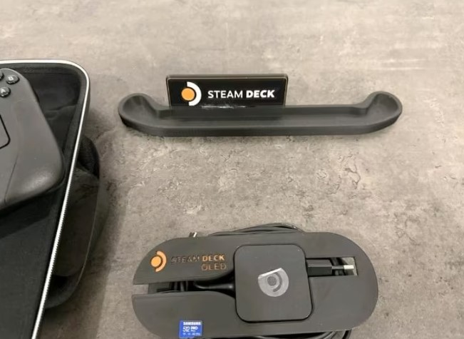 Valve Steam Deck OLED 512GB (2025) + 512GB microSD -Includes Dock thumbnail 3