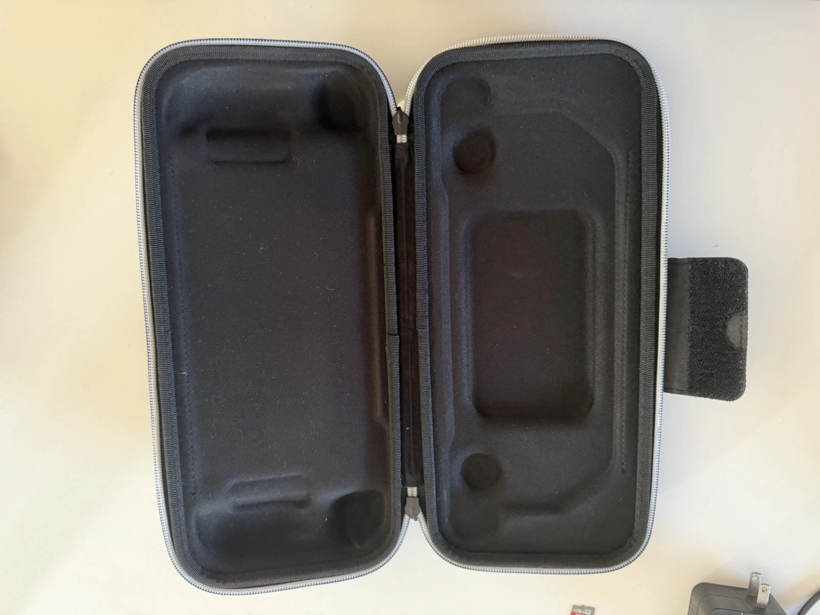 Valve Steam Deck OLED Handheld Console 1TB + Case + Charger + Dock thumbnail 8