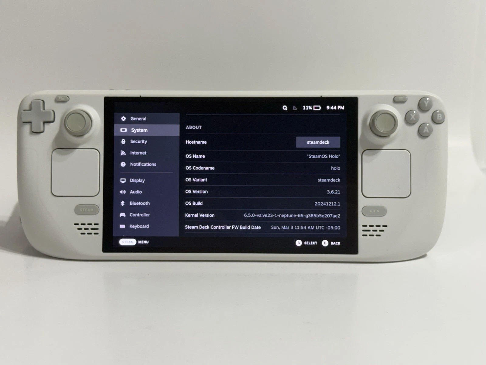 Valve Steam Deck OLED Limited White Edition 1TB Handheld Console with Case thumbnail 8