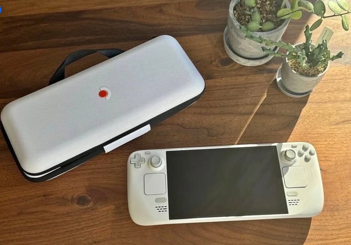 Valve Steam Deck OLED White 1TB Limited Edition + Original Dock + 2TB Corsair SSD – SEALED Bundle thumbnail 1