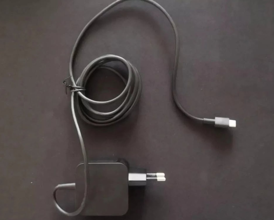 Valve Steam Deck OLED White 1TB Limited Edition + Original Dock + 2TB Corsair SSD – SEALED Bundle thumbnail 3