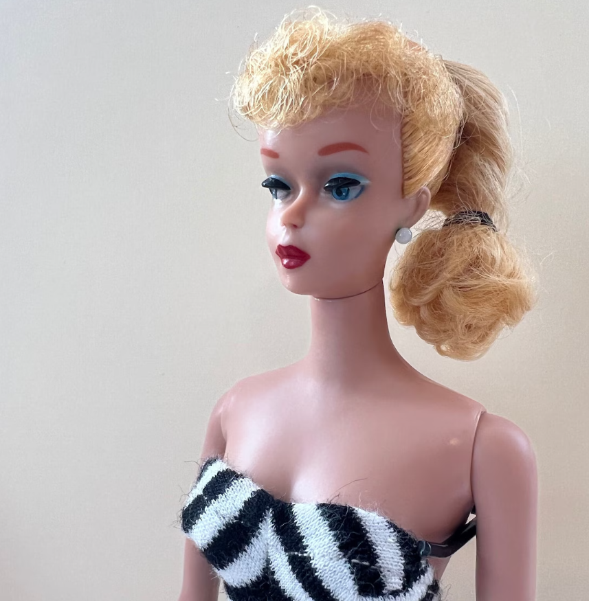 Vintage Barbie #5 Blonde Ponytail – Complete with Box, Original Booklet, High Heels, Sunglasses, Swimsuit & Stand thumbnail 1