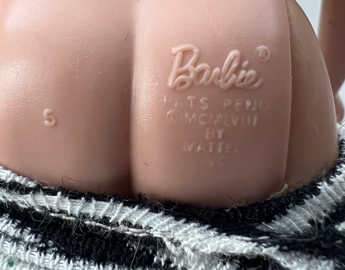 Vintage Barbie #5 Blonde Ponytail – Complete with Box, Original Booklet, High Heels, Sunglasses, Swimsuit & Stand thumbnail 3