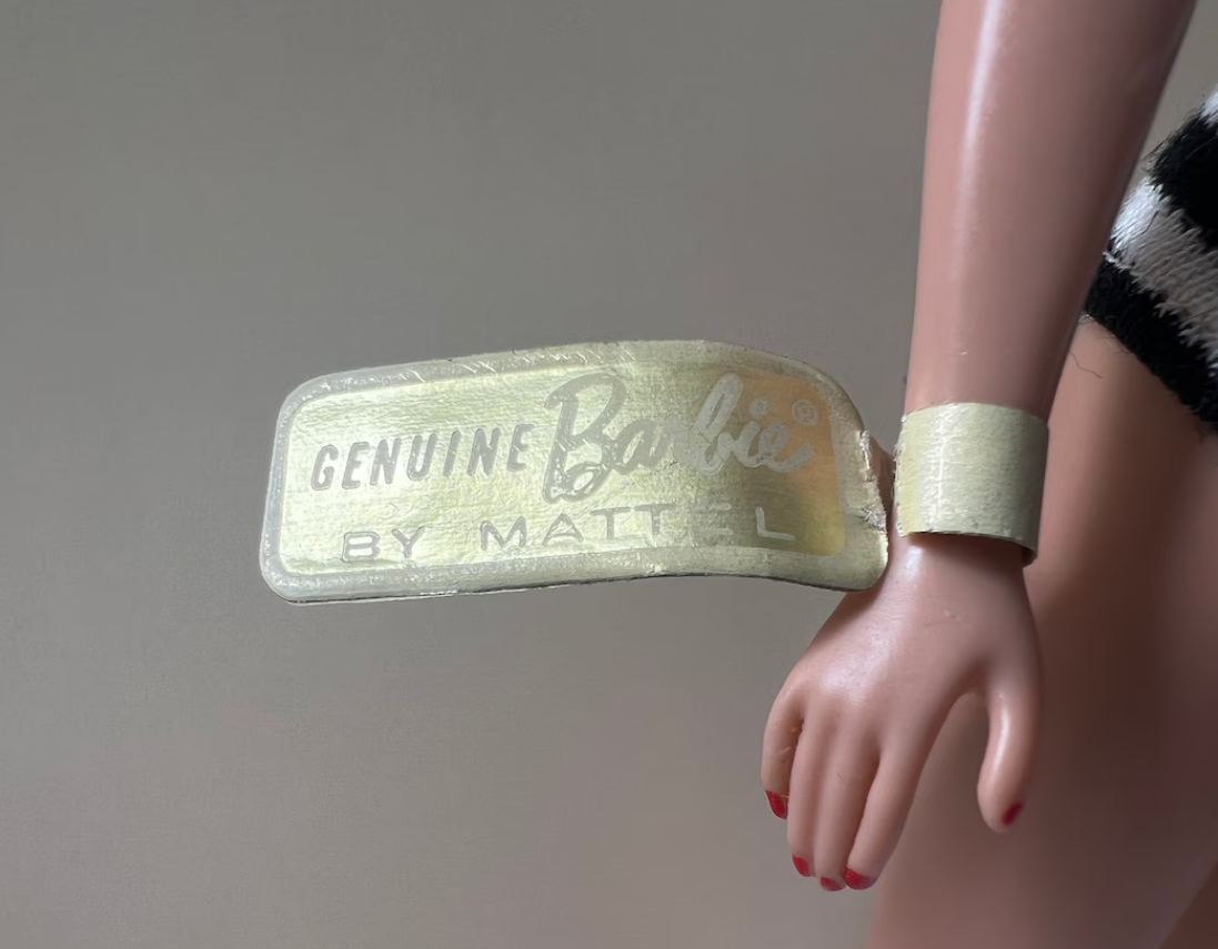 Vintage Barbie #5 Blonde Ponytail – Complete with Box, Original Booklet, High Heels, Sunglasses, Swimsuit & Stand thumbnail 7