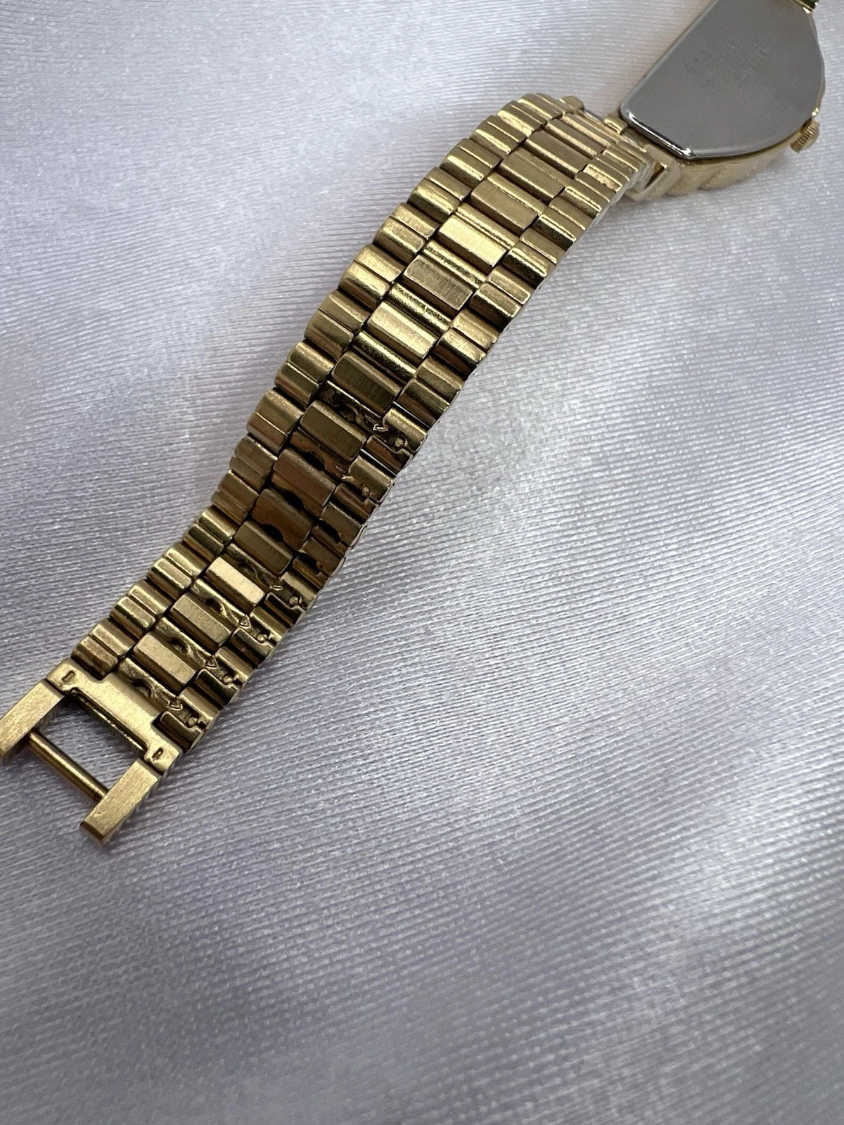 Vintage Rare Gold Tone Seiko Half Moon Crescent Dainty Classy Watch Unique thumbnail 11