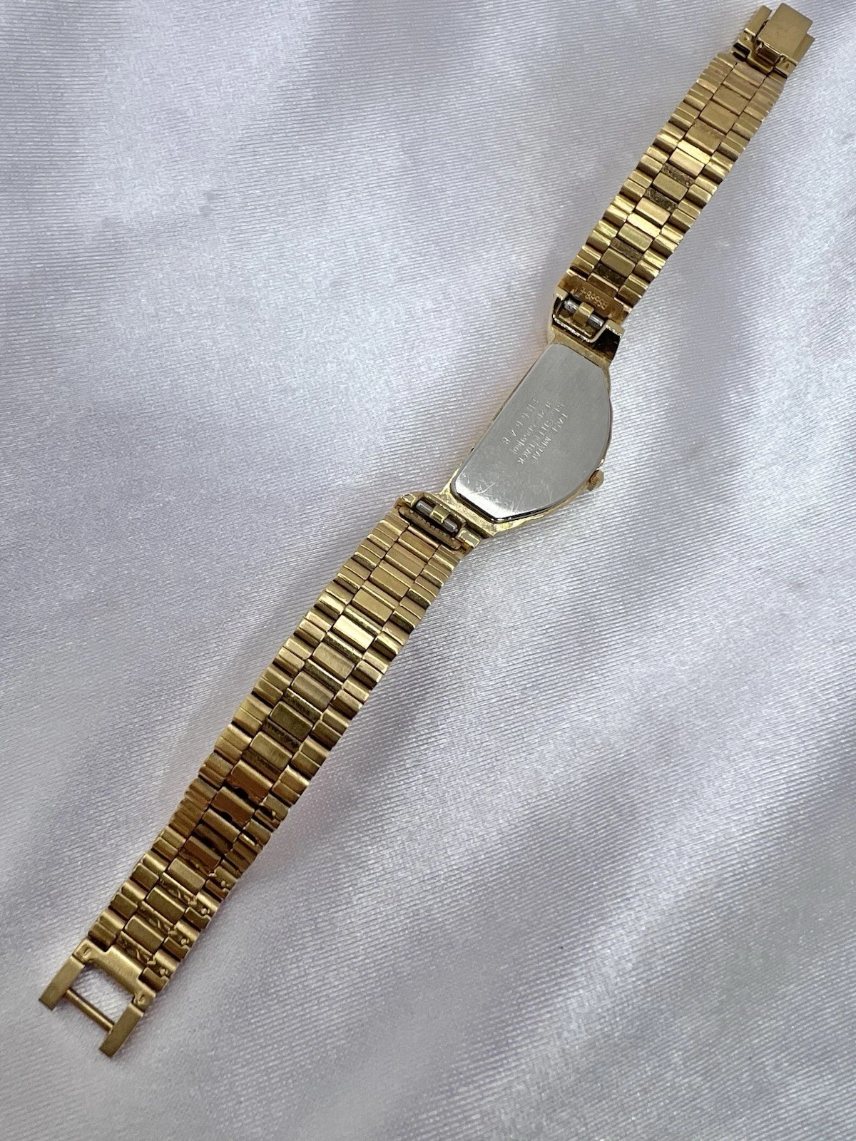 Vintage Rare Gold Tone Seiko Half Moon Crescent Dainty Classy Watch Unique thumbnail 12