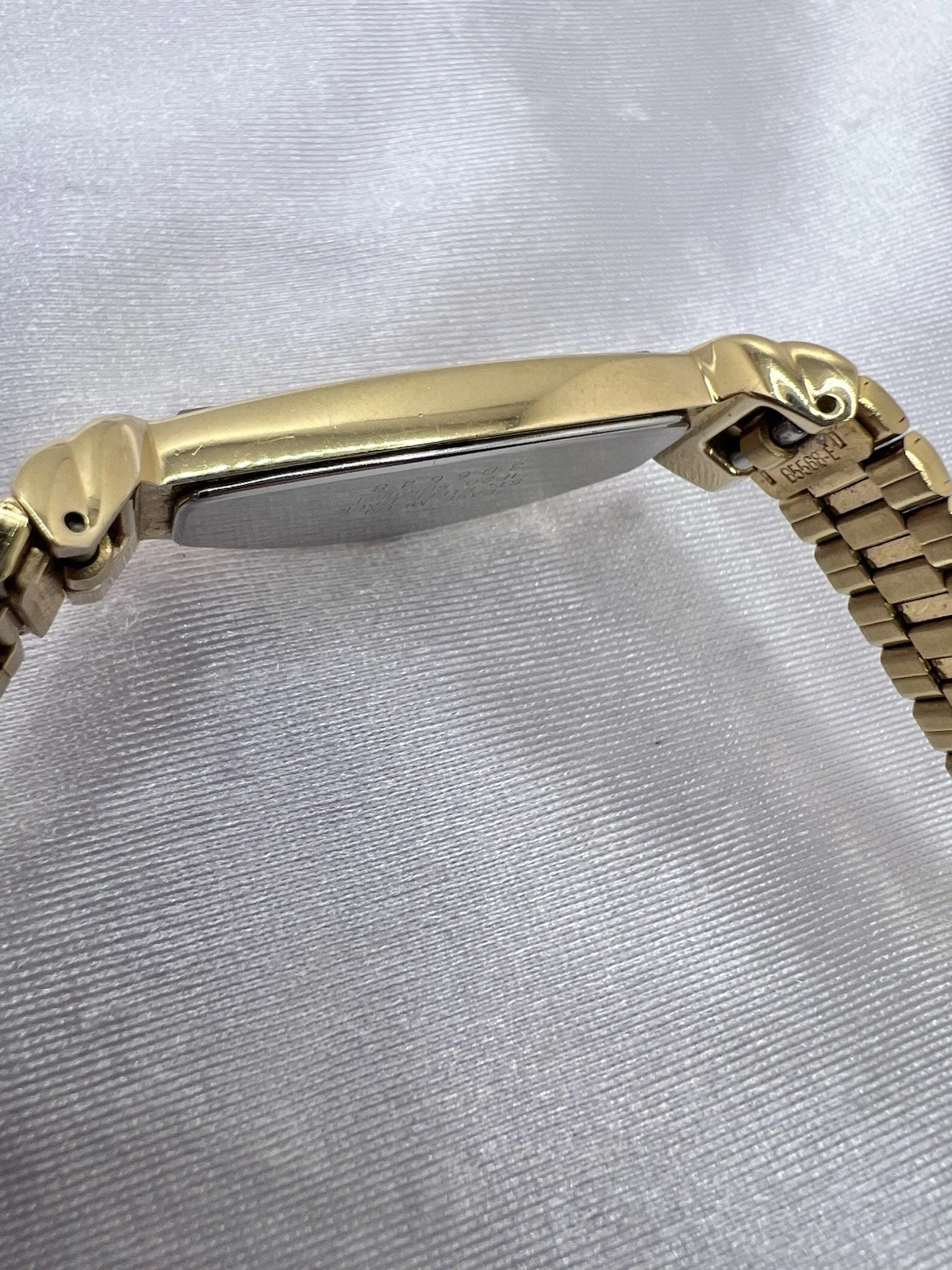 Vintage Rare Gold Tone Seiko Half Moon Crescent Dainty Classy Watch Unique thumbnail 13