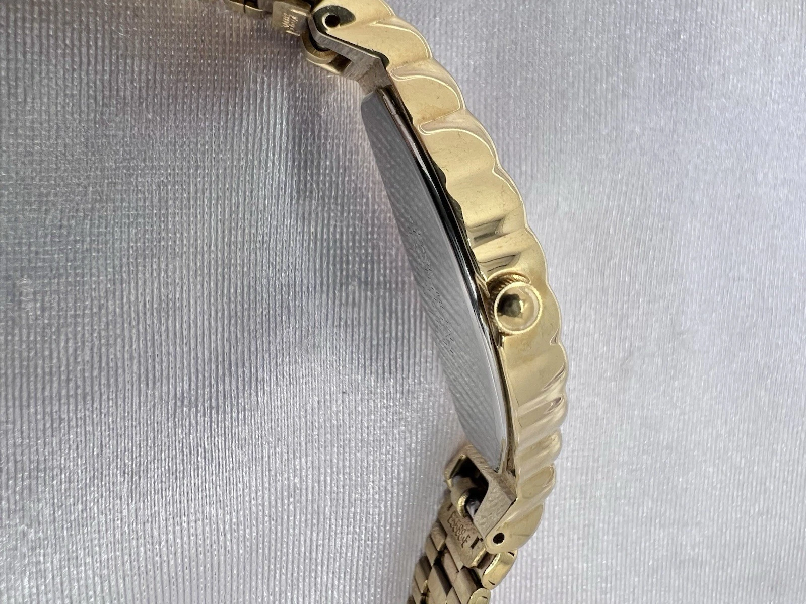 Vintage Rare Gold Tone Seiko Half Moon Crescent Dainty Classy Watch Unique thumbnail 14