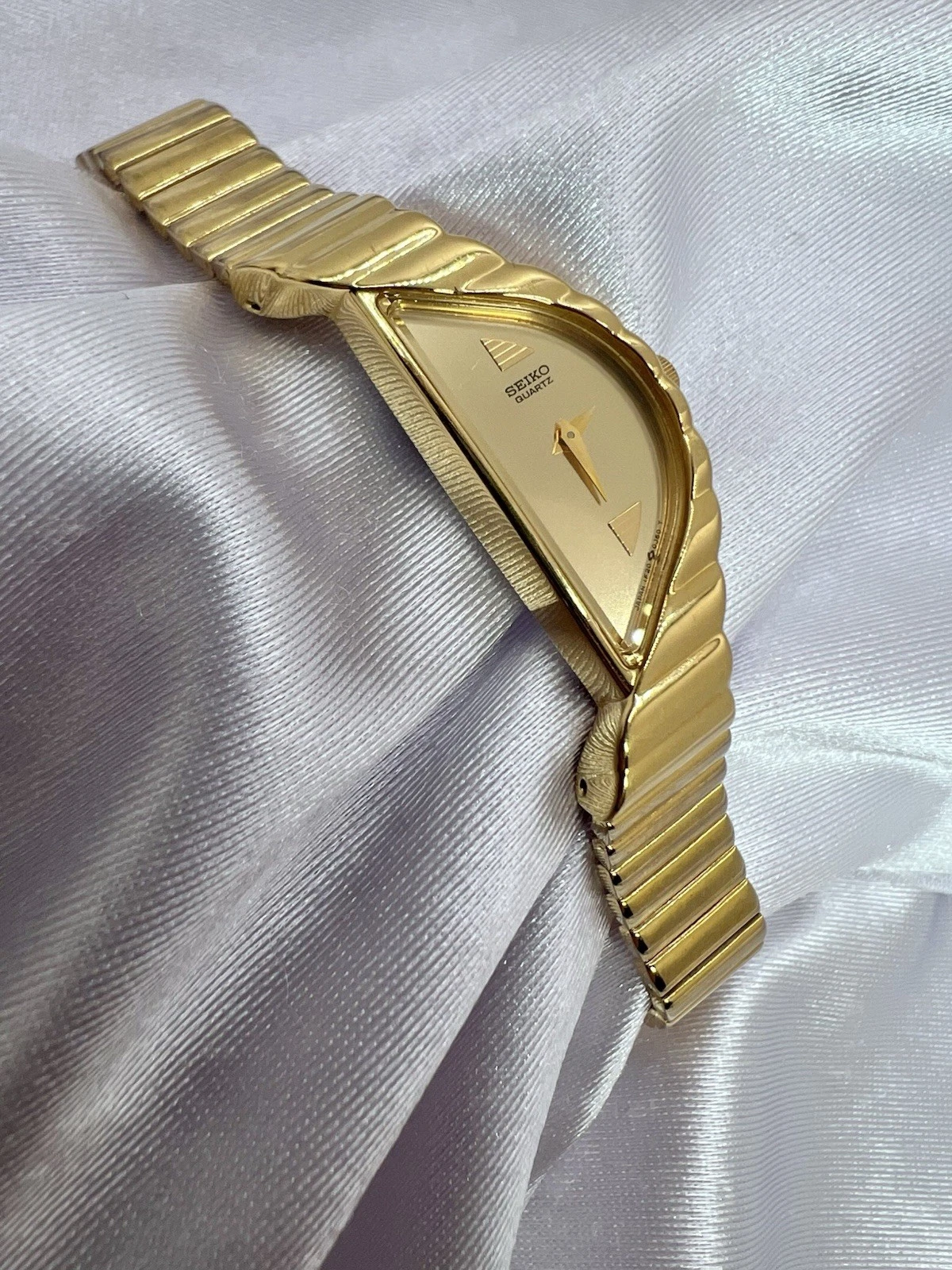 Vintage Rare Gold Tone Seiko Half Moon Crescent Dainty Classy Watch Unique thumbnail 2