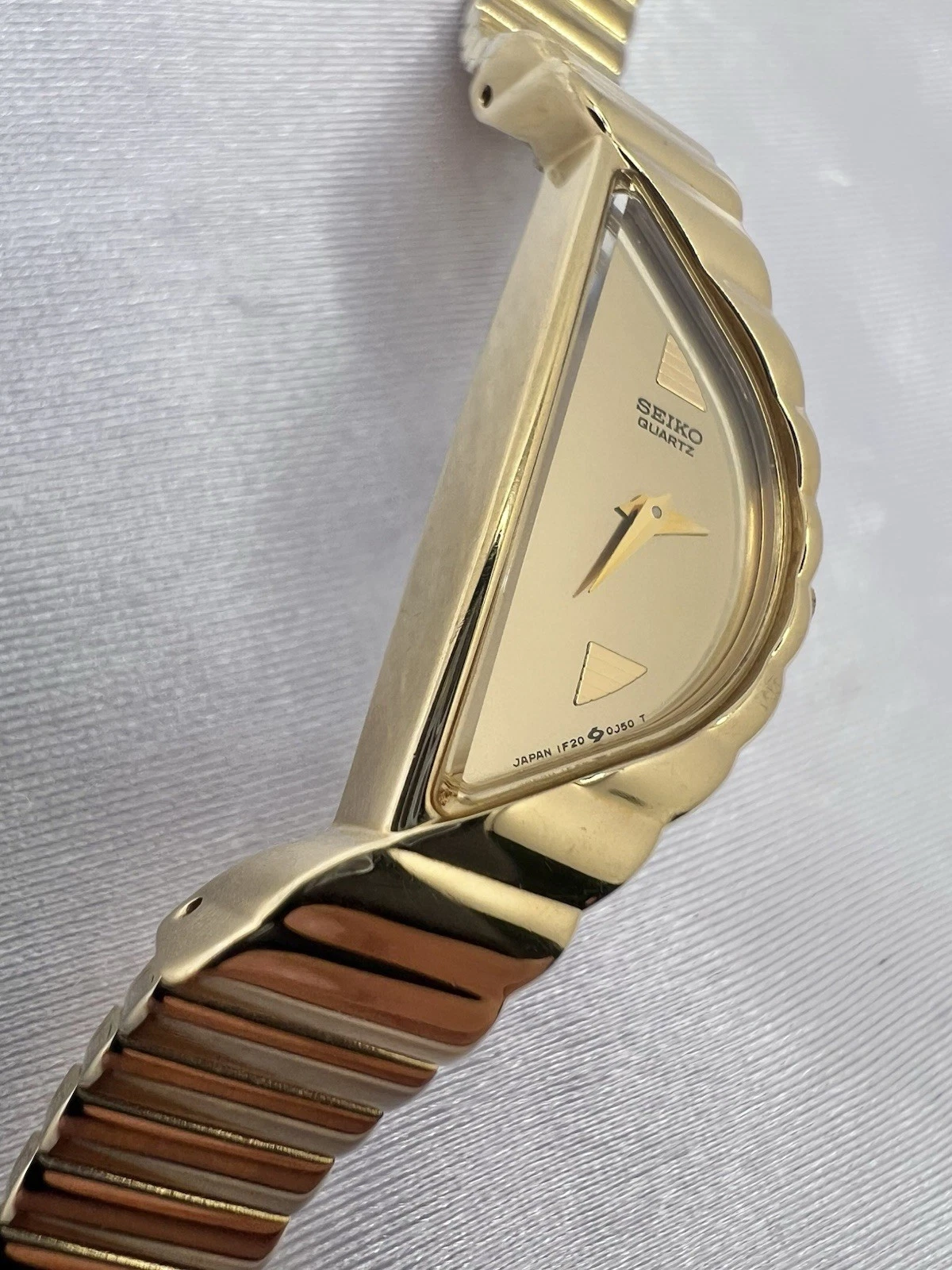 Vintage Rare Gold Tone Seiko Half Moon Crescent Dainty Classy Watch Unique thumbnail 5