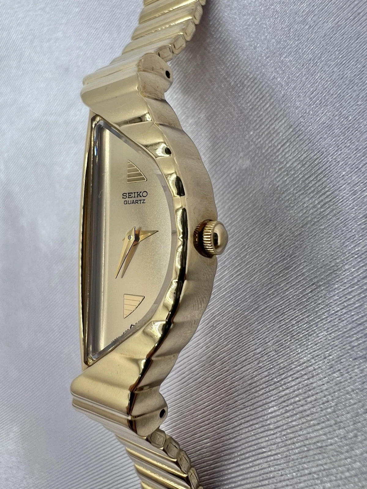 Vintage Rare Gold Tone Seiko Half Moon Crescent Dainty Classy Watch Unique thumbnail 6