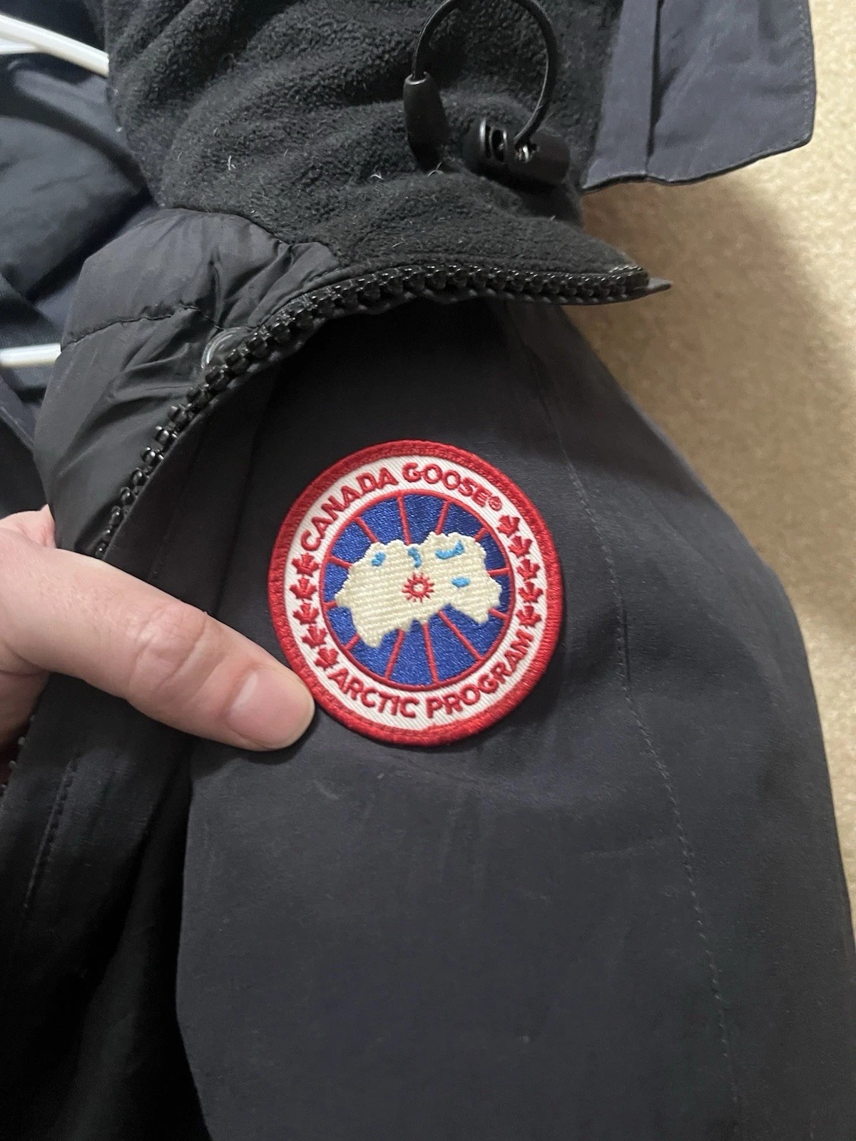 Womans Canada Goose Black Parka thumbnail 4