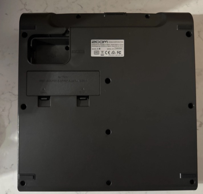 ZOOM LiveTrak L-8 8ch Live Podcast Digital Mixer and Recorder thumbnail 2