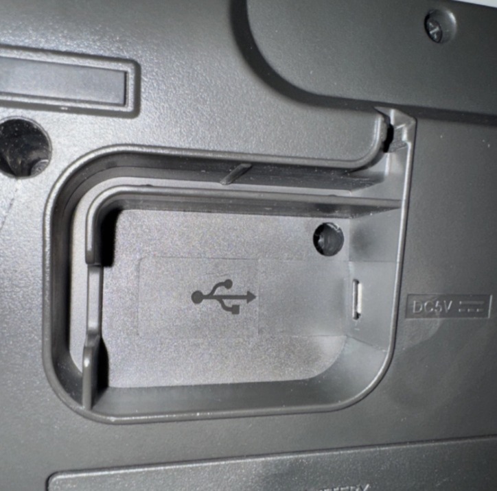 ZOOM LiveTrak L-8 8ch Live Podcast Digital Mixer and Recorder thumbnail 4